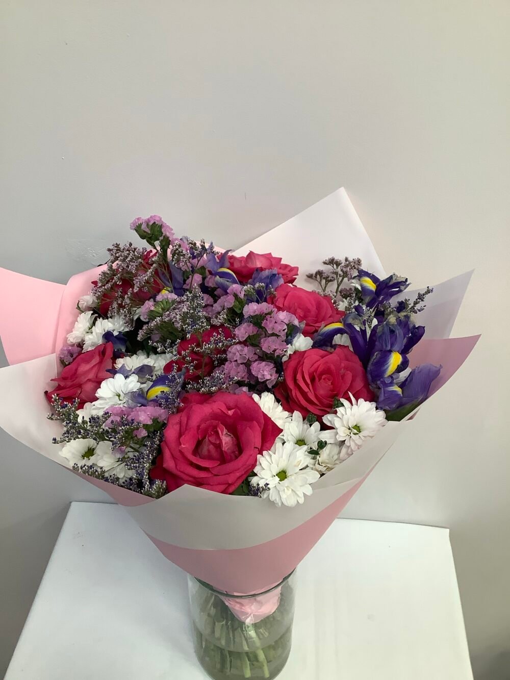 7 Pink Roses and Daisies Romantic Bouquet (53x35 cm) - Image 4