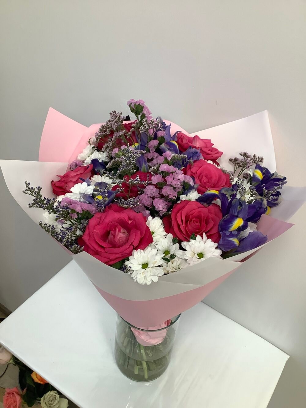 7 Pink Roses and Daisies Romantic Bouquet (53x35 cm)