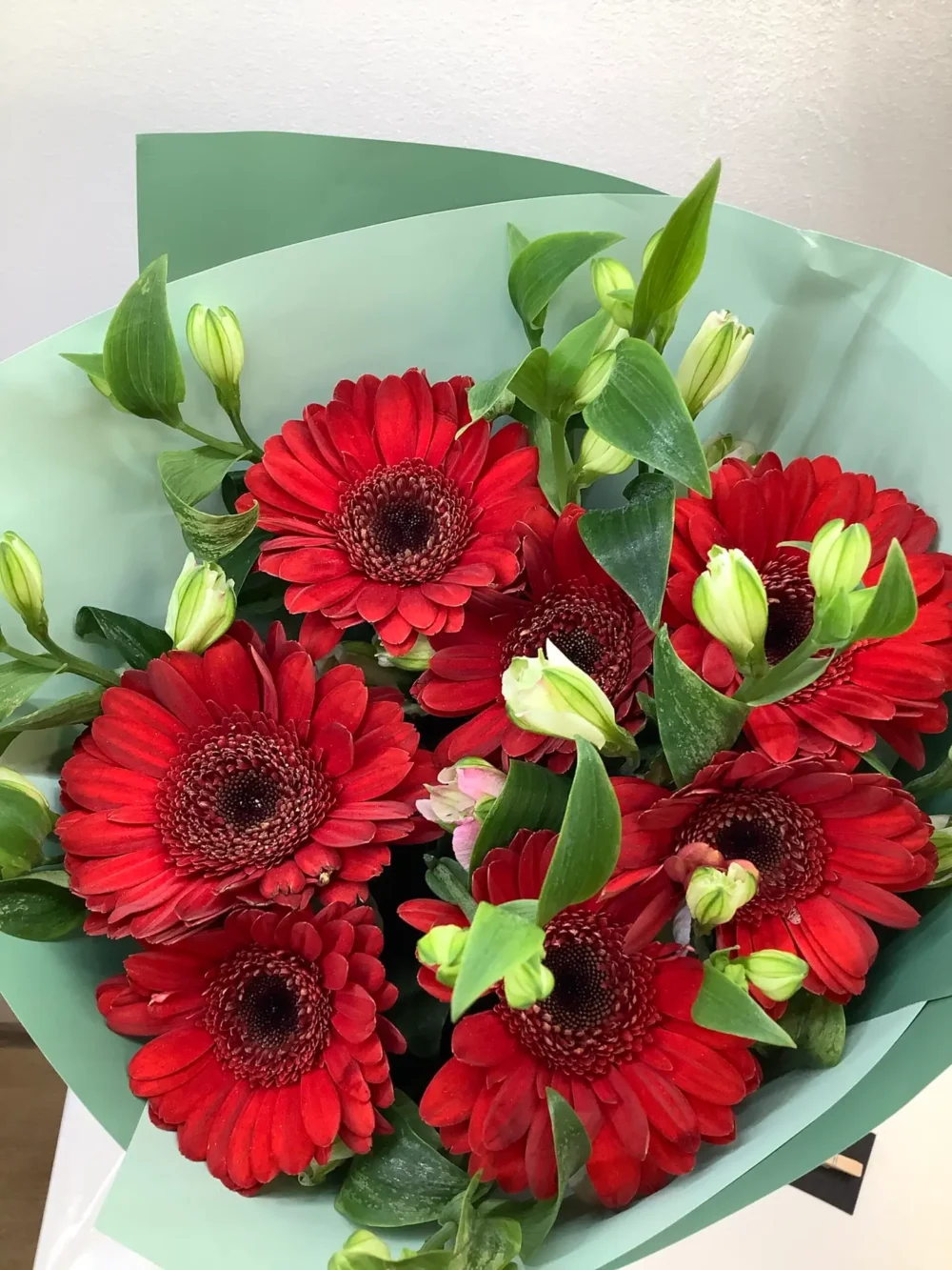 Red Gerbera Bouquet — изображение 3