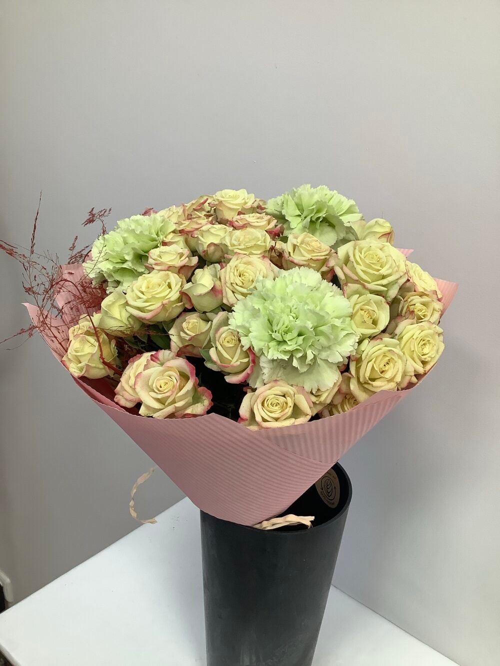 3 Chrysanthemums and Peach Roses Elegant Bouquet (50x28 cm)